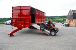 25' Livestock Container with BC/25-12ton, complete with quad carrying compartment
